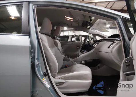 2013 Toyota Prius Three from USA, damaged, VIN JTDKN3DUXD1653699